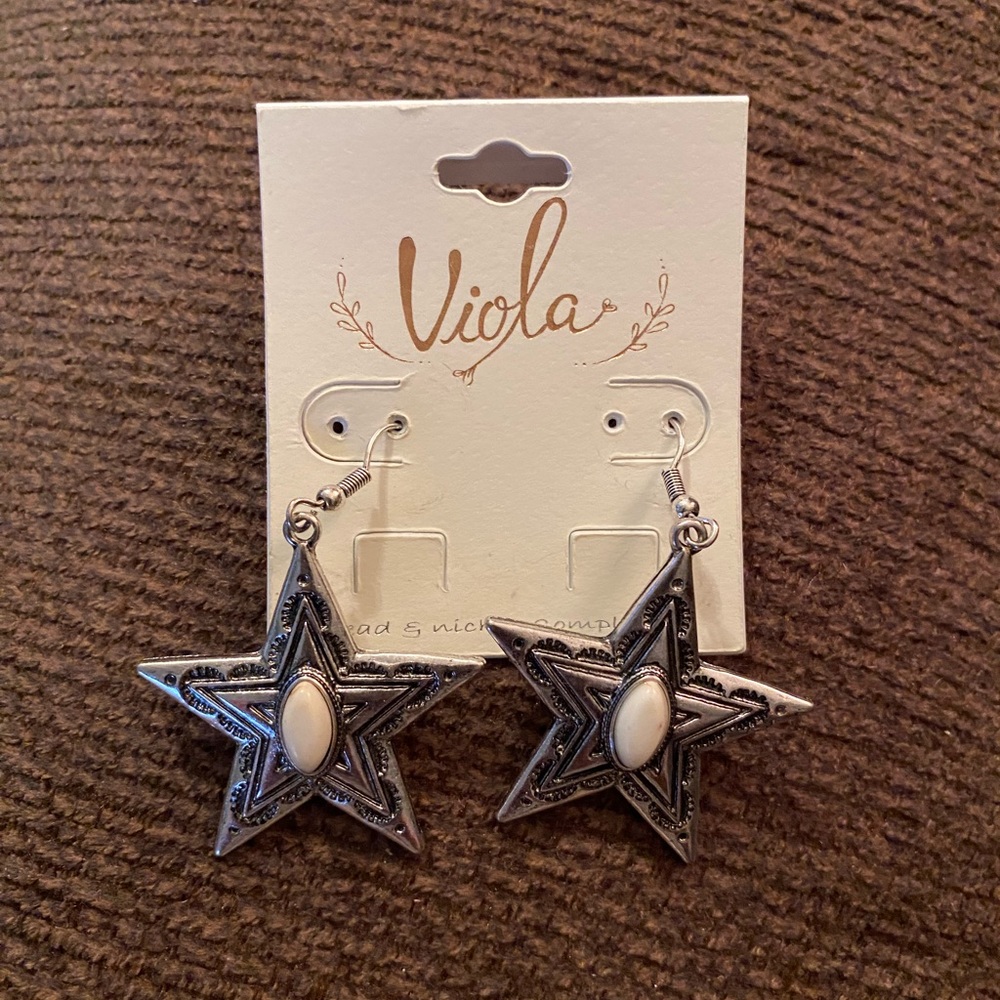 VIOLA hanging star ⭐️ earrings.